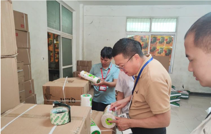 重拳出击！海口龙华区查获两批违禁塑料制品，推动生态环境材料销售